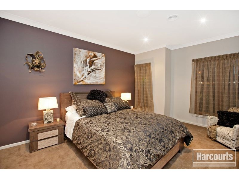 13 Loxton Way, Pakenham VIC 3810