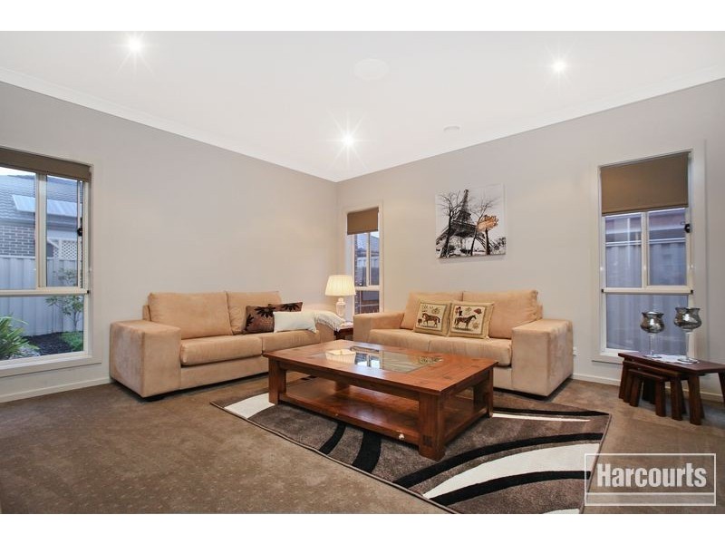 13 Loxton Way, Pakenham VIC 3810