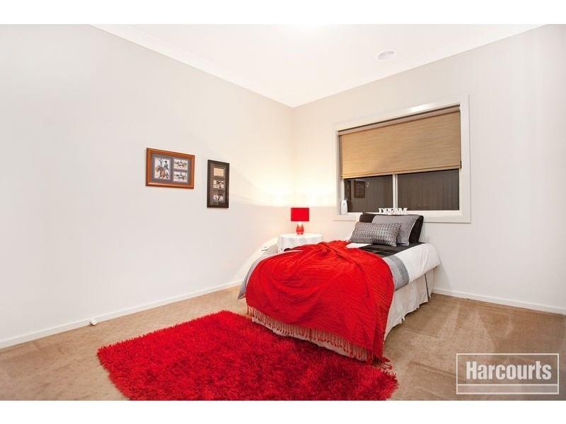 13 Loxton Way, Pakenham VIC 3810