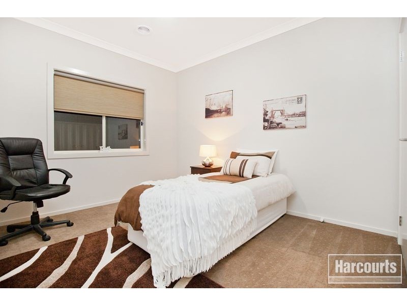 13 Loxton Way, Pakenham VIC 3810