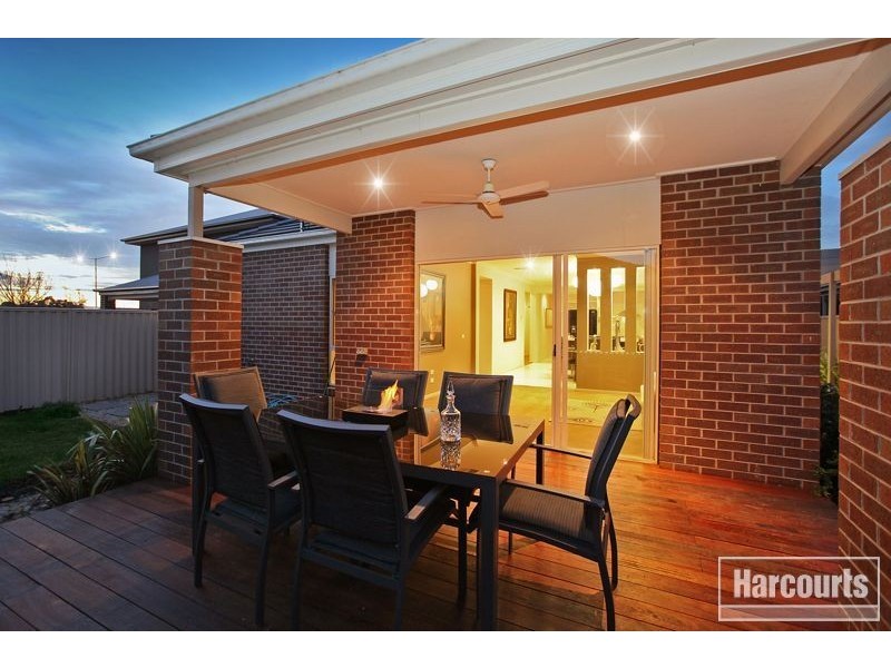 13 Loxton Way, Pakenham VIC 3810