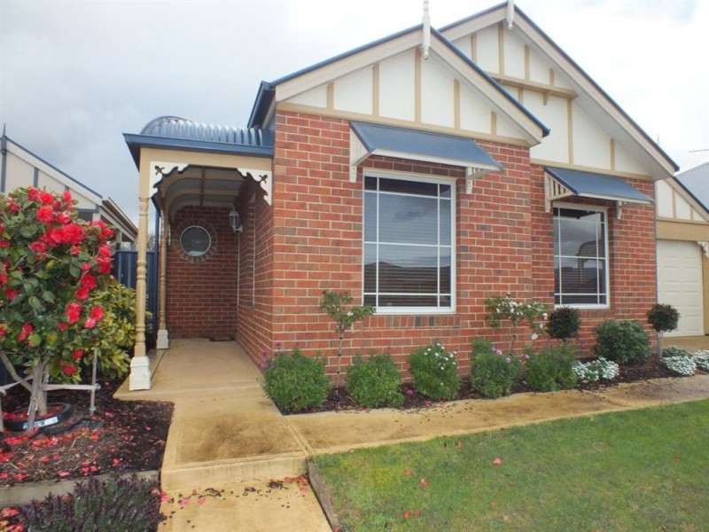 11 Cider Link, Pakenham VIC 3810