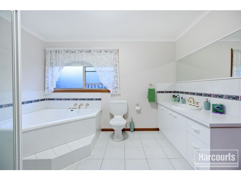 31 Highland Drive, Pakenham VIC 3810