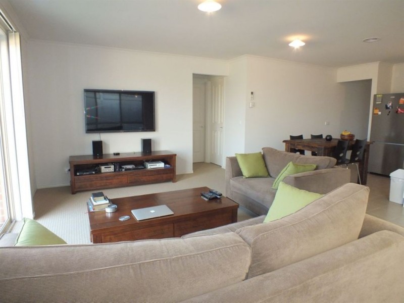 9/8 McClenaghan Place, Pakenham VIC 3810