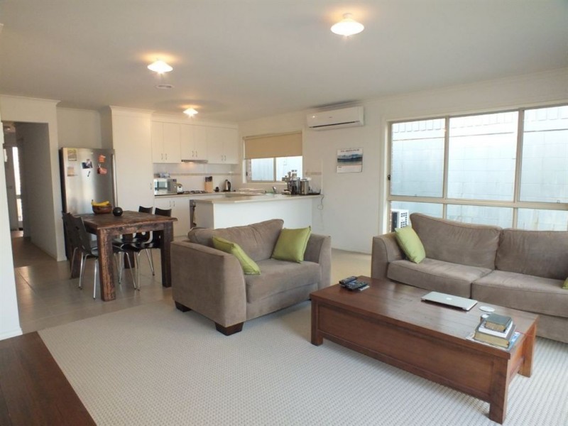 9/8 McClenaghan Place, Pakenham VIC 3810