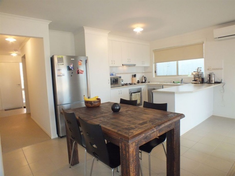 9/8 McClenaghan Place, Pakenham VIC 3810