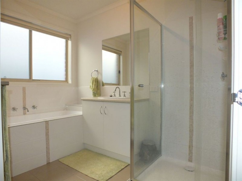 9/8 McClenaghan Place, Pakenham VIC 3810