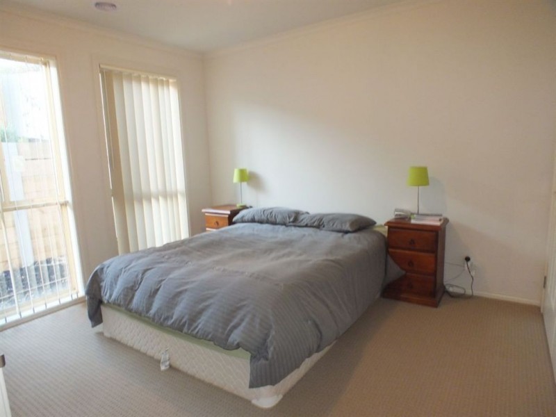 9/8 McClenaghan Place, Pakenham VIC 3810