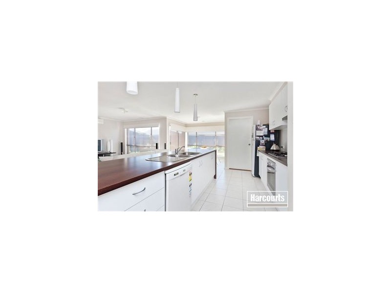 36 Laurina Link, Pakenham VIC 3810