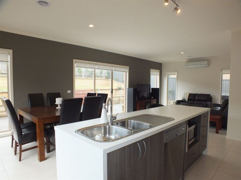 52 Sarton Link, Pakenham VIC 3810