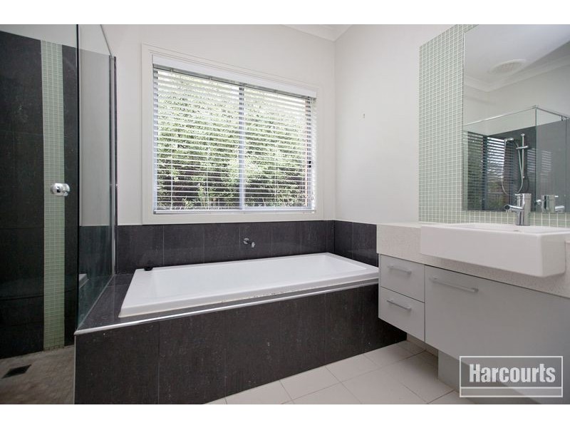 12 Wild Cherry Avenue, Pakenham VIC 3810