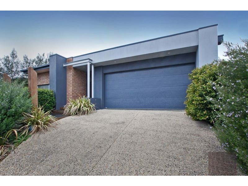 12 Wild Cherry Avenue, Pakenham VIC 3810