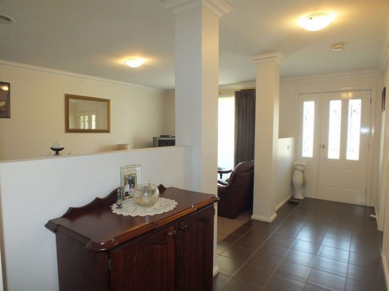 32 Ben Drive, Pakenham VIC 3810