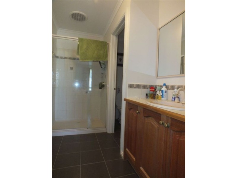 32 Ben Drive, Pakenham VIC 3810