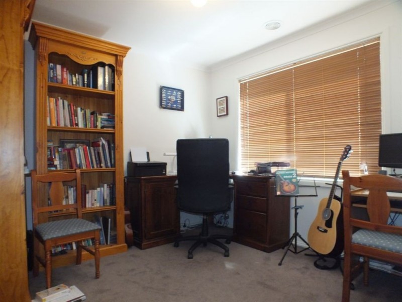 32 Ben Drive, Pakenham VIC 3810