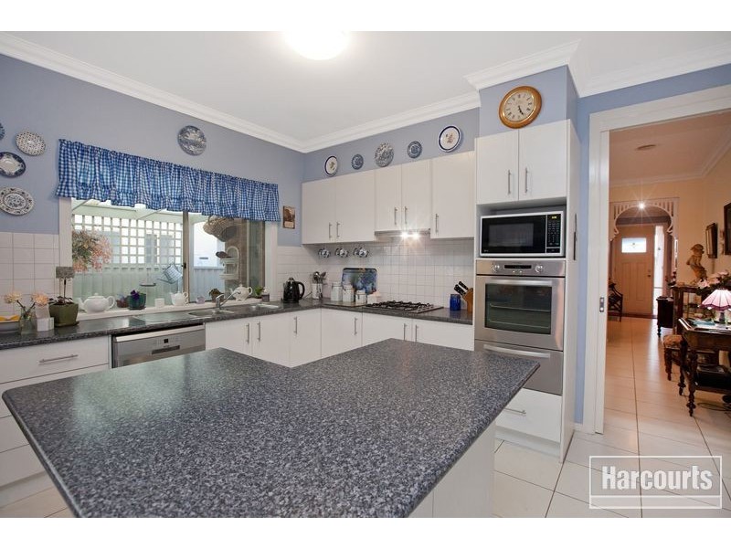 11 Juliet Gardens, Pakenham VIC 3810