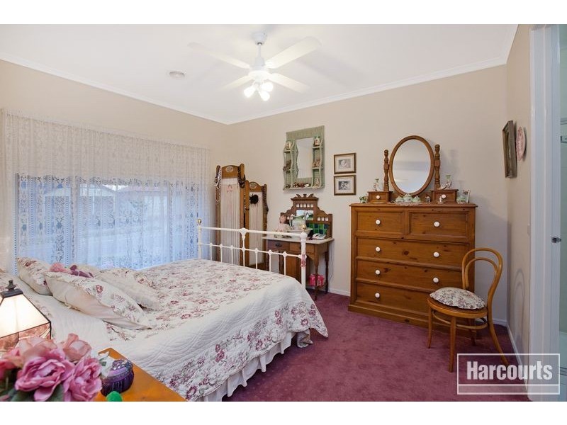 11 Juliet Gardens, Pakenham VIC 3810