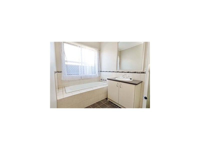 15 Paperbark Drive, Pakenham VIC 3810