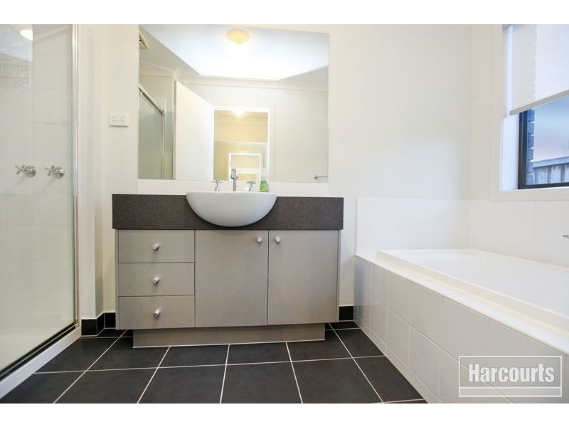 24 Algerd Way, Pakenham VIC 3810