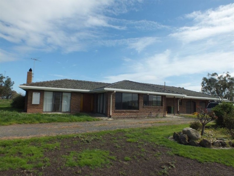 215 McCraws Road, Tynong VIC 3813