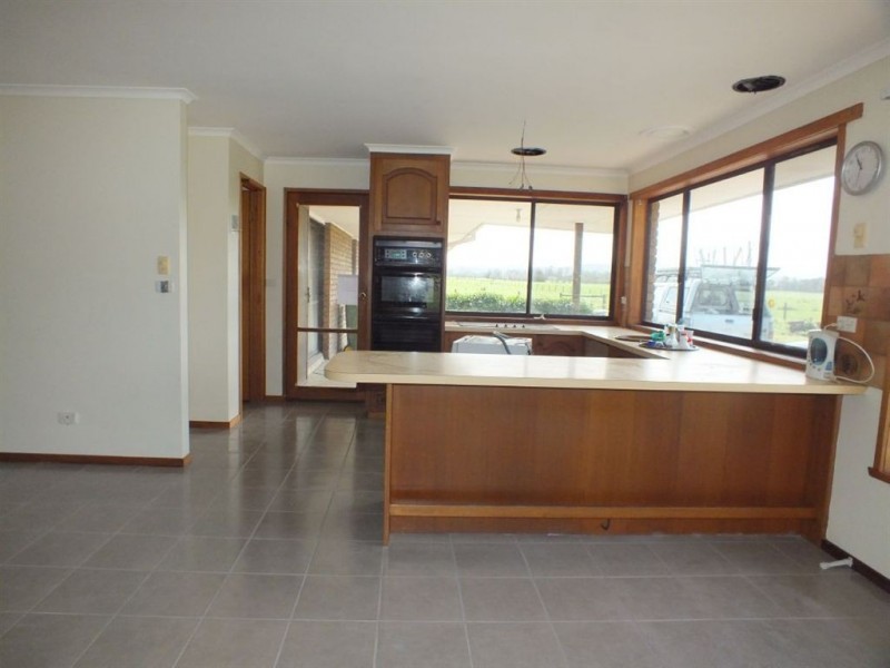 215 McCraws Road, Tynong VIC 3813