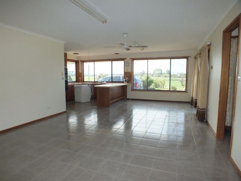 215 McCraws Road, Tynong VIC 3813