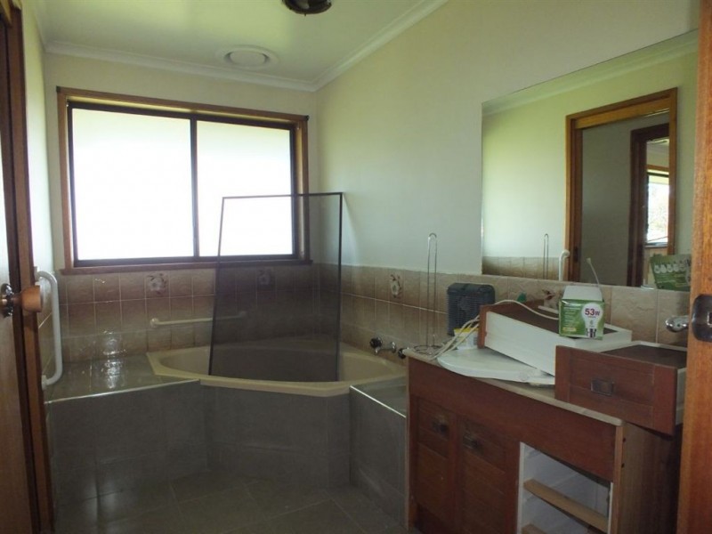 215 McCraws Road, Tynong VIC 3813