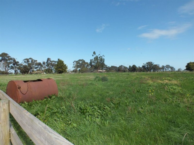 215 McCraws Road, Tynong VIC 3813