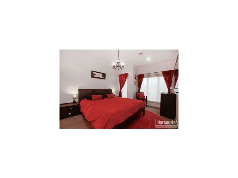 19 Honeysuckle Close, Pakenham VIC 3810