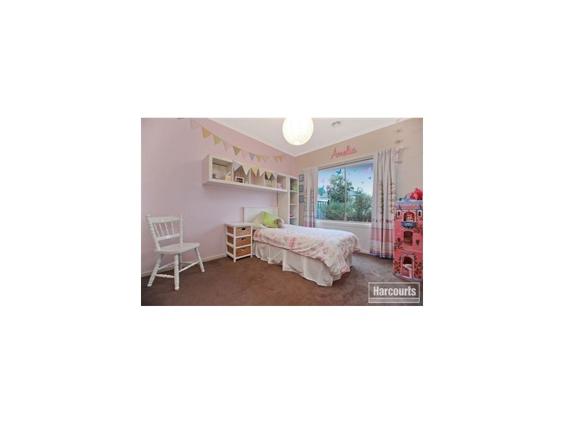 19 Honeysuckle Close, Pakenham VIC 3810