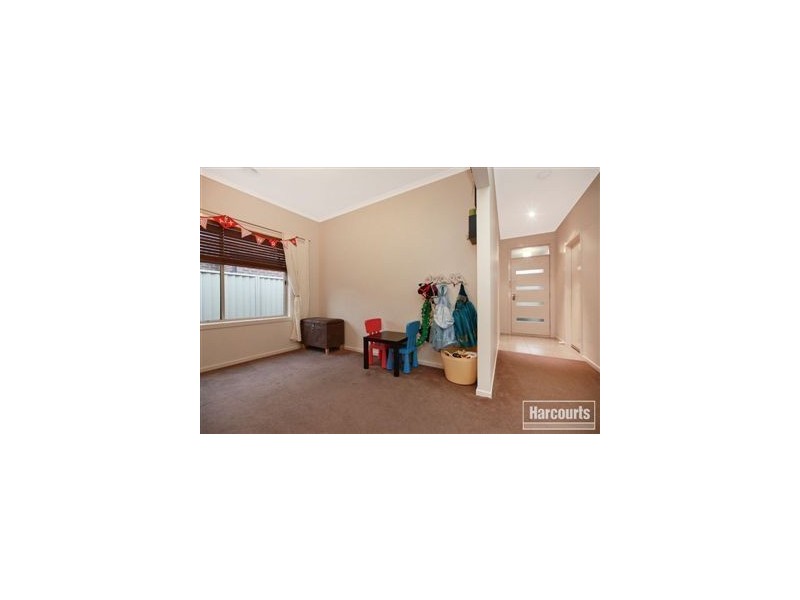 19 Honeysuckle Close, Pakenham VIC 3810