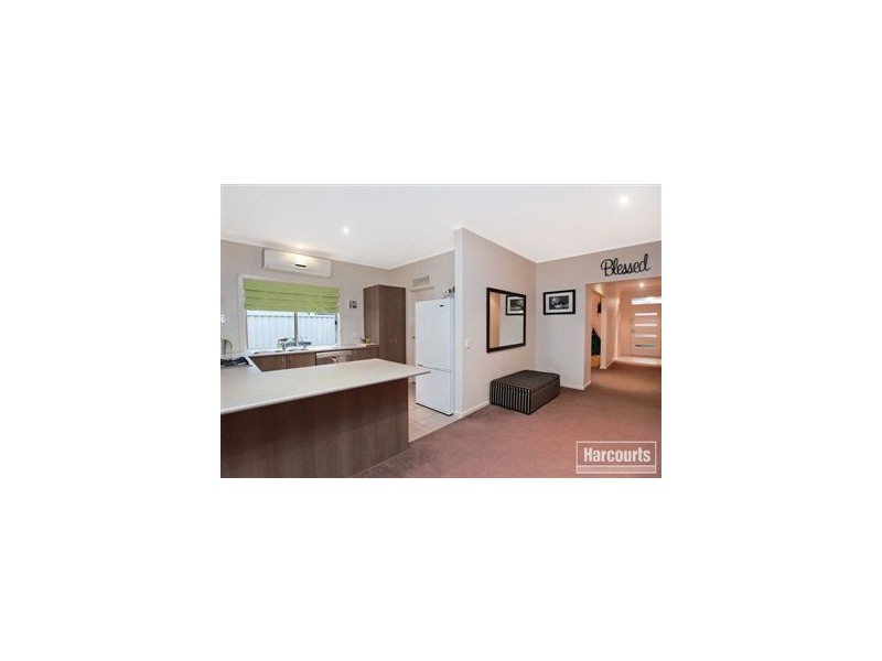 19 Honeysuckle Close, Pakenham VIC 3810