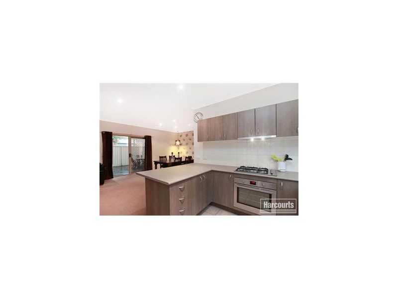 19 Honeysuckle Close, Pakenham VIC 3810