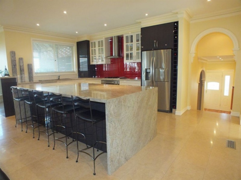 18 Highland Drive, Pakenham VIC 3810