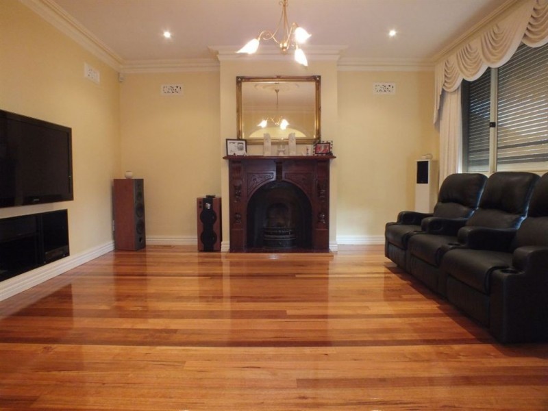 18 Highland Drive, Pakenham VIC 3810