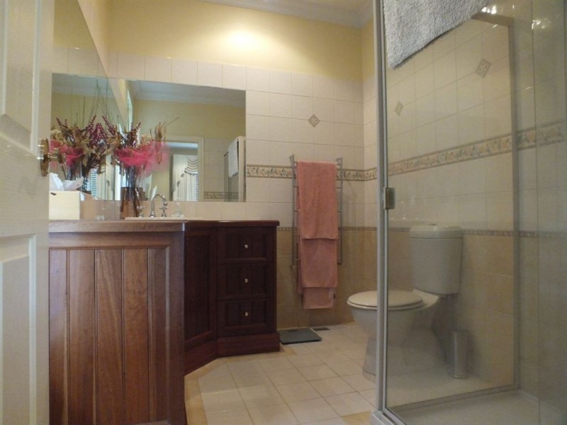 18 Highland Drive, Pakenham VIC 3810