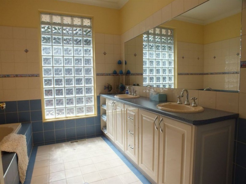 18 Highland Drive, Pakenham VIC 3810