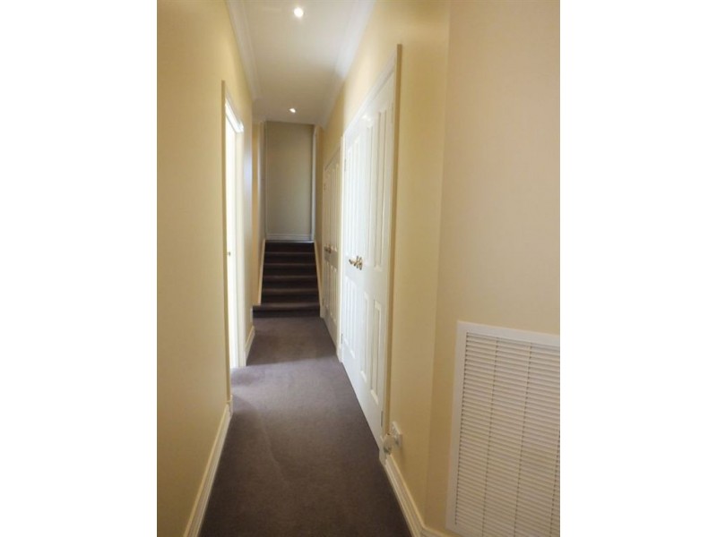 18 Highland Drive, Pakenham VIC 3810