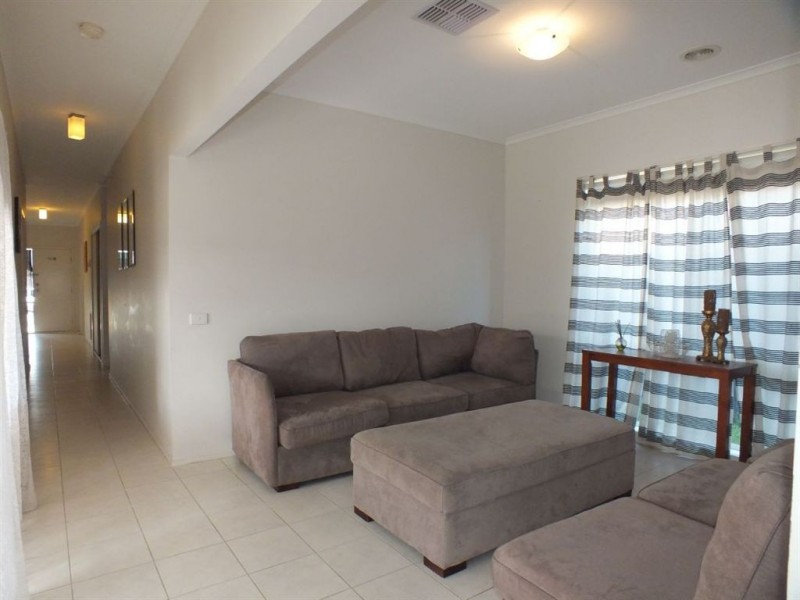 14 River Red Grove, Pakenham VIC 3810