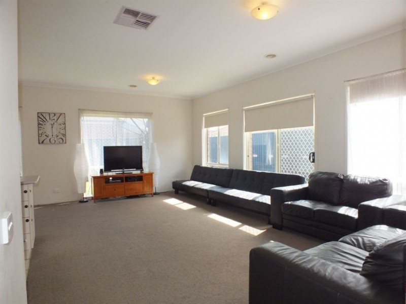 14 River Red Grove, Pakenham VIC 3810