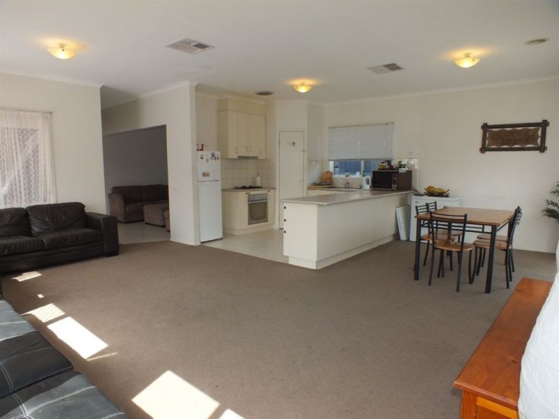 14 River Red Grove, Pakenham VIC 3810