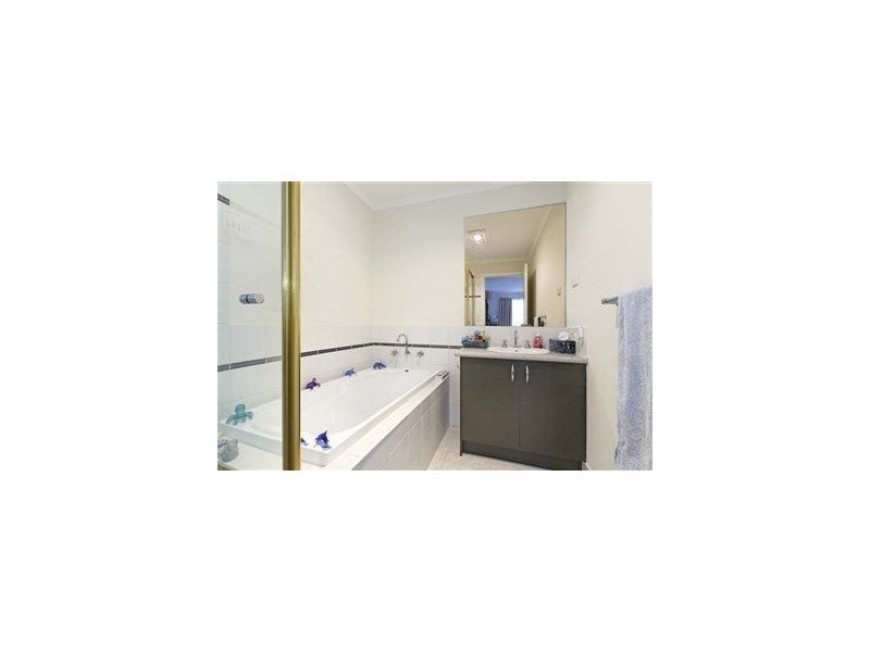 18 Mikasa Place, Pakenham VIC 3810
