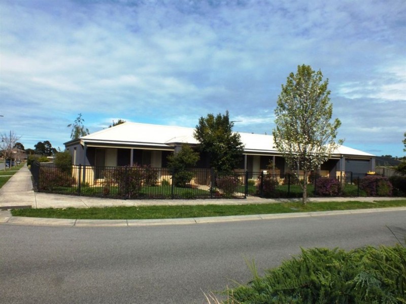 7 Fallingwater Drive, Pakenham VIC 3810