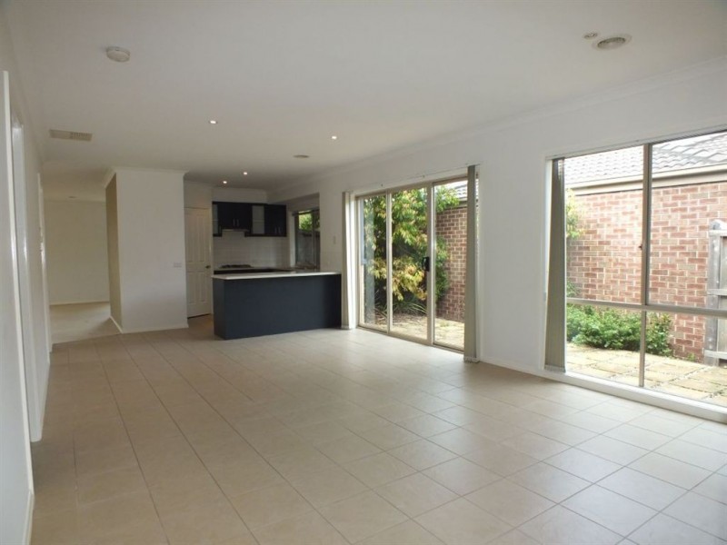 7 Fallingwater Drive, Pakenham VIC 3810