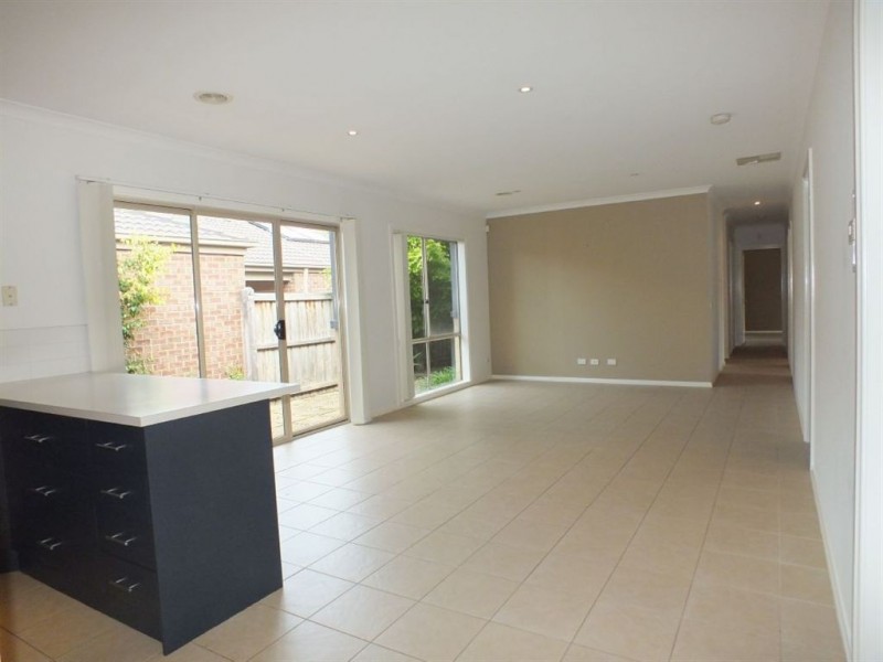 7 Fallingwater Drive, Pakenham VIC 3810