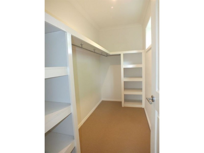 7 Fallingwater Drive, Pakenham VIC 3810