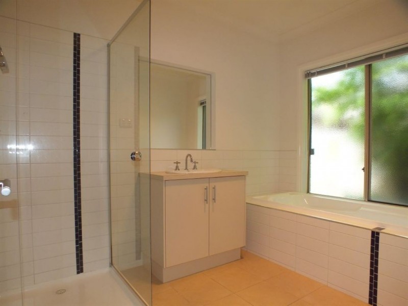 7 Fallingwater Drive, Pakenham VIC 3810