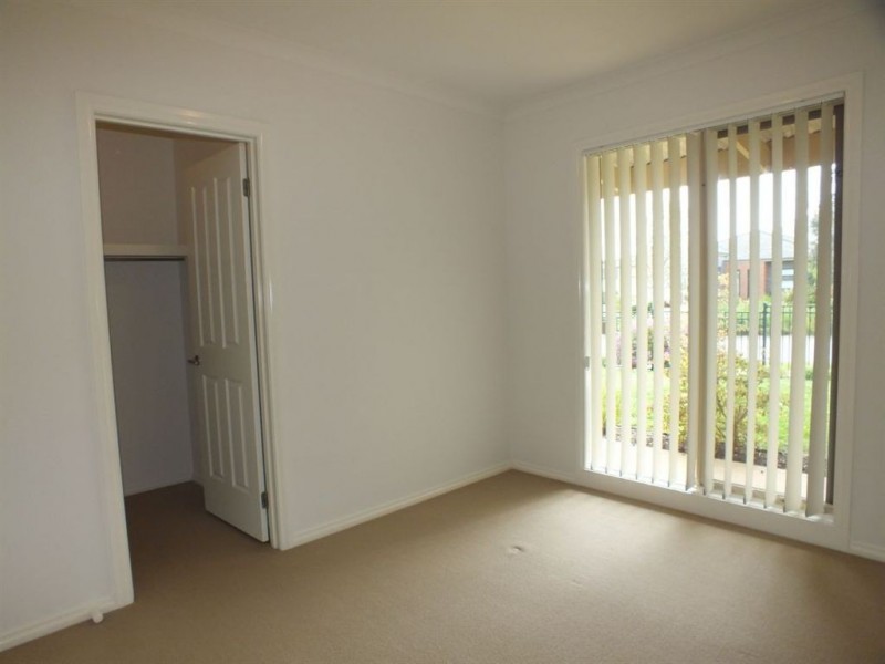 7 Fallingwater Drive, Pakenham VIC 3810