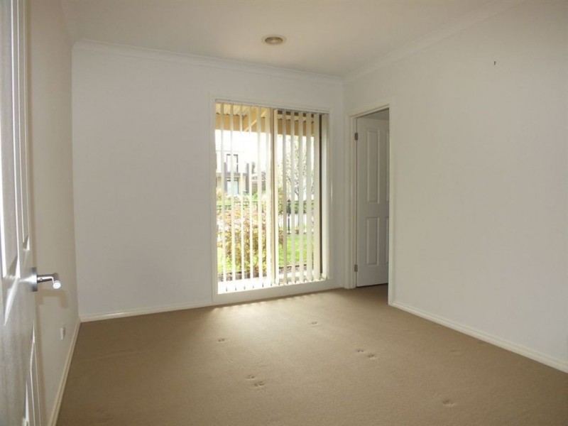 7 Fallingwater Drive, Pakenham VIC 3810