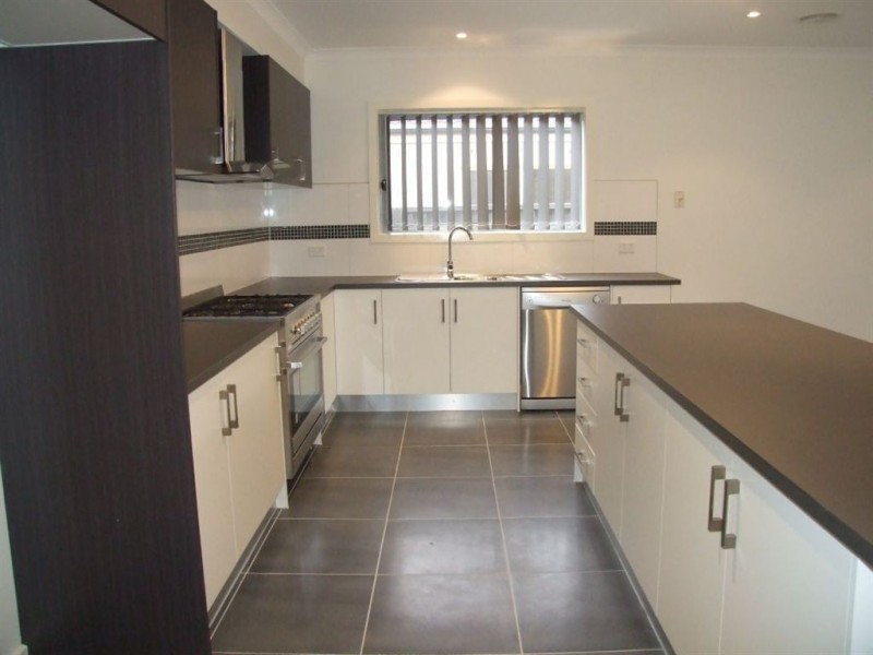 60 Sarton Link, Pakenham VIC 3810